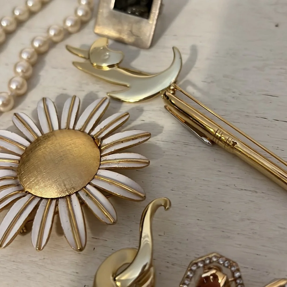 designer costume jewelry brooches necklace mod dep Sarah danecraft avon lot